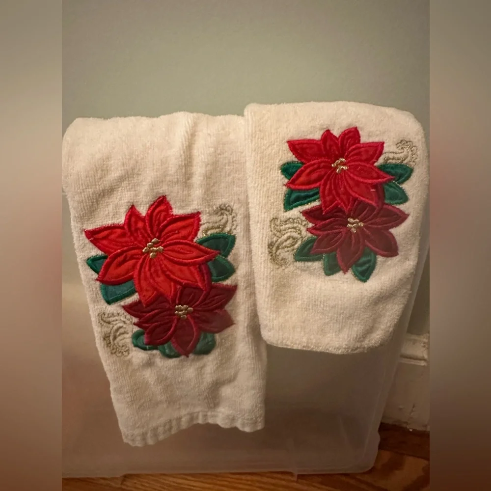 Cecil Saydah Velour Terry Holiday Poinsettias Guest Hand Towel & Wash Cloth Set